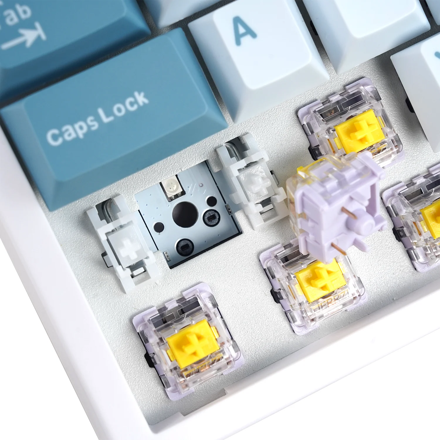 MATHEW KC84 게임용 기계식 키보드 84 키 프로그래밍 가능한 Bluetooth 무선 맞춤형 기계식 키보드 RGB 핫 스왑 가능
