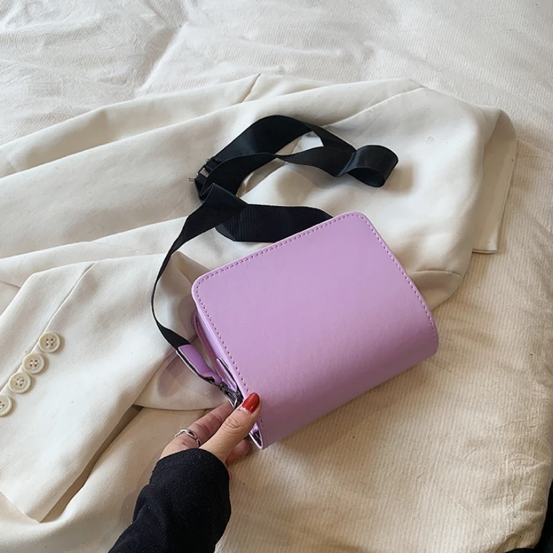 Ladies Messenger Solid Color 2023 New Trendy Wide Shoulder Strap Small Square Retro Casual Simple Crossbody Bag_voghion.com