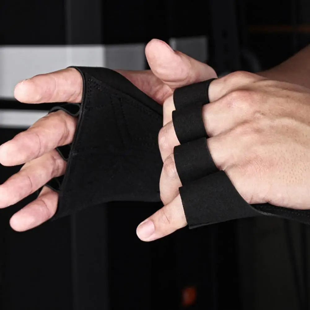 1 Pair Weightlifting Gym Grip Pad Hand Grip Protector 4 Fingers Gym Workout Gloves for Double-Layer Sports Hand Protector