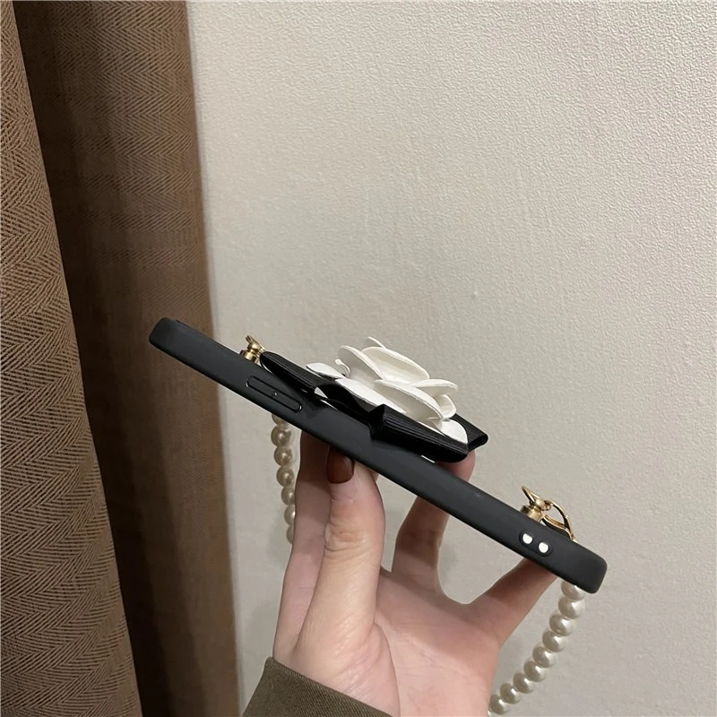 Elegant Camellia Pearl Chain Dust-Proof Hand-Held Phone Case
