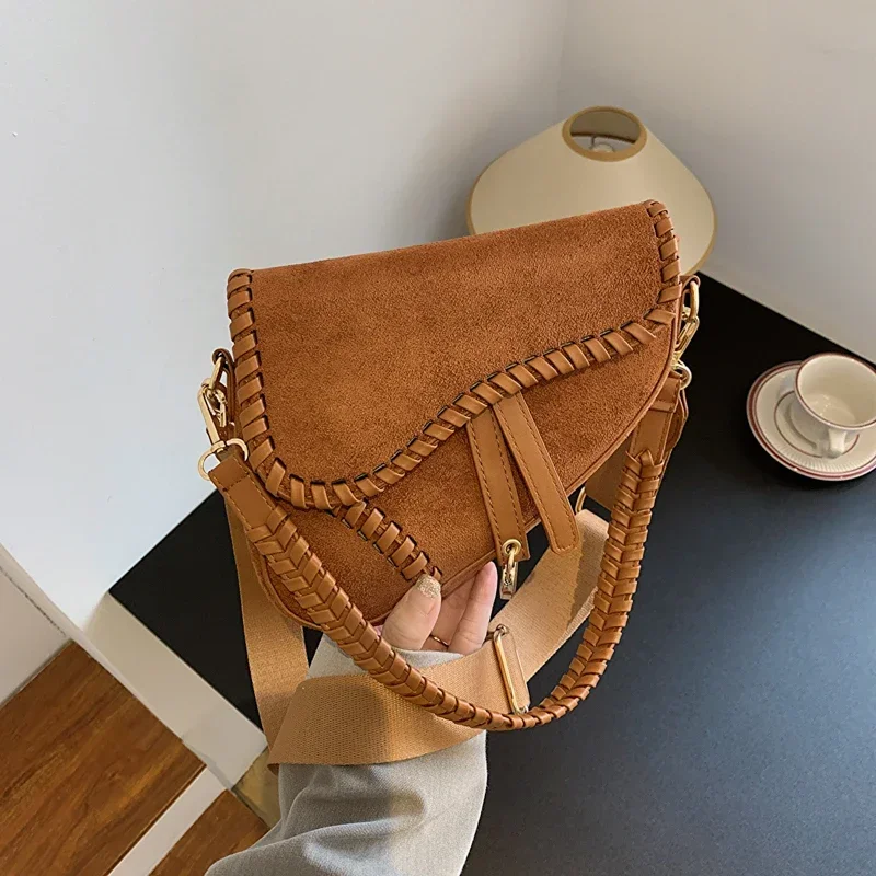 

Новая женская сумка, элегантная Молодежная трендовая универсальная мотоциклетная сумка через плечо для девушек, лидер продаж, модная повседневная элегантная сумка через плечо