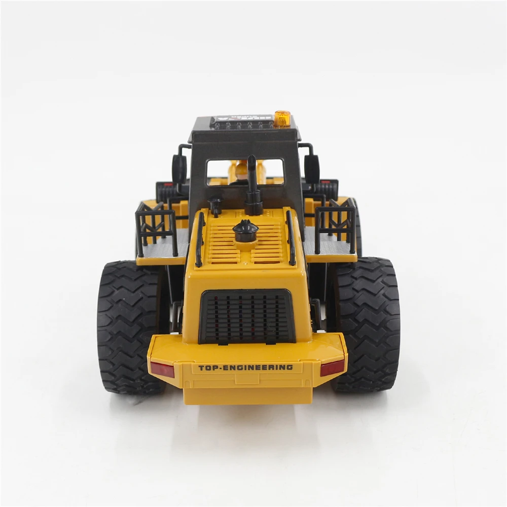 HUINA 1532 1/18 Remote Control Alloy Bulldozer 2.4GHz Crawler Radio Controlled Cars Trucks Engineering Cars Boy Children Gift 3