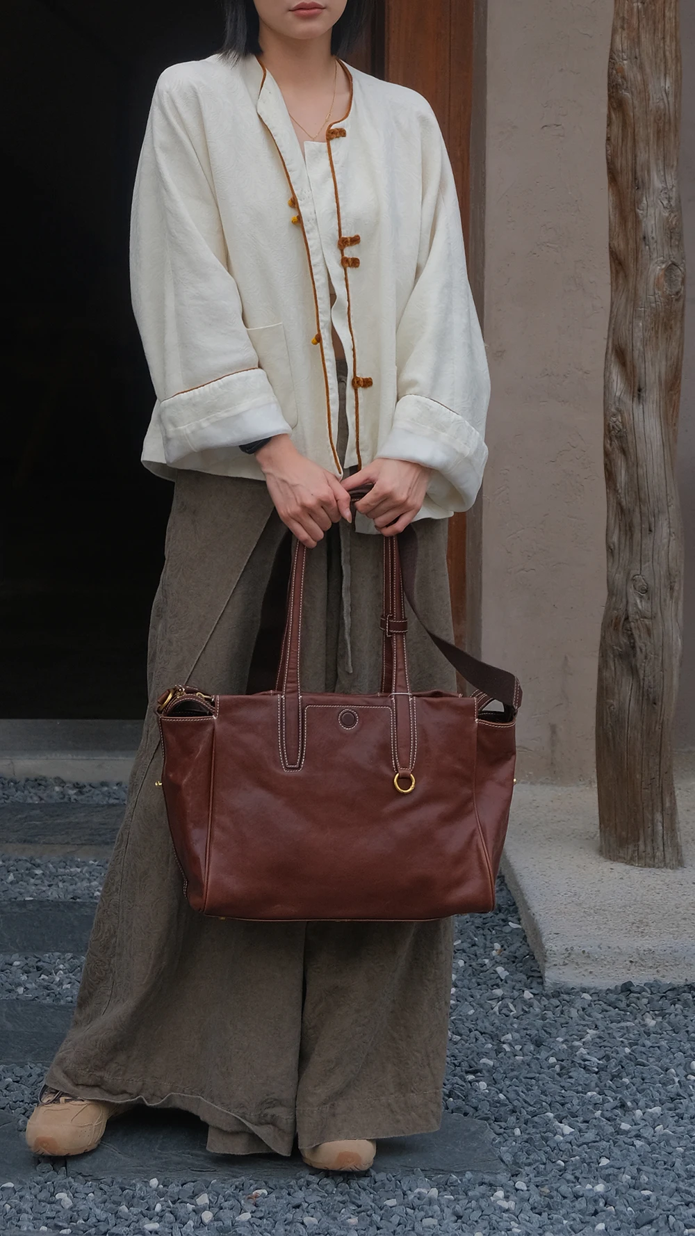 Hochwertige Damen-Einkaufstasche aus Rindsleder der ersten Schicht mit großem Fassungsvermögen. Einfache Vintage-Handtasche aus weichem Rindsleder zum Einkaufen – Detail 5