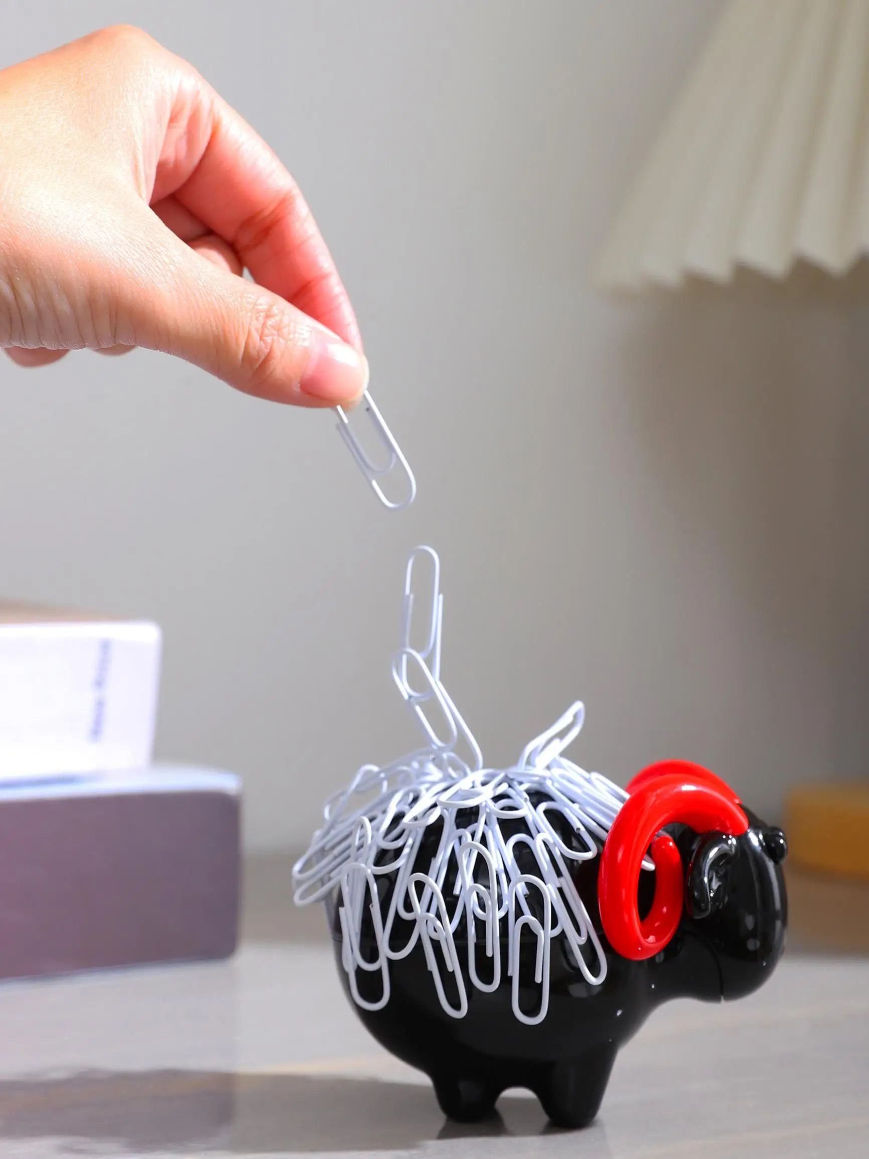 Auspicious Sheep Paper Clips Box Magnetic Paper Clips Dispenser Desk Holder Box For Office Office Desk Accessories
