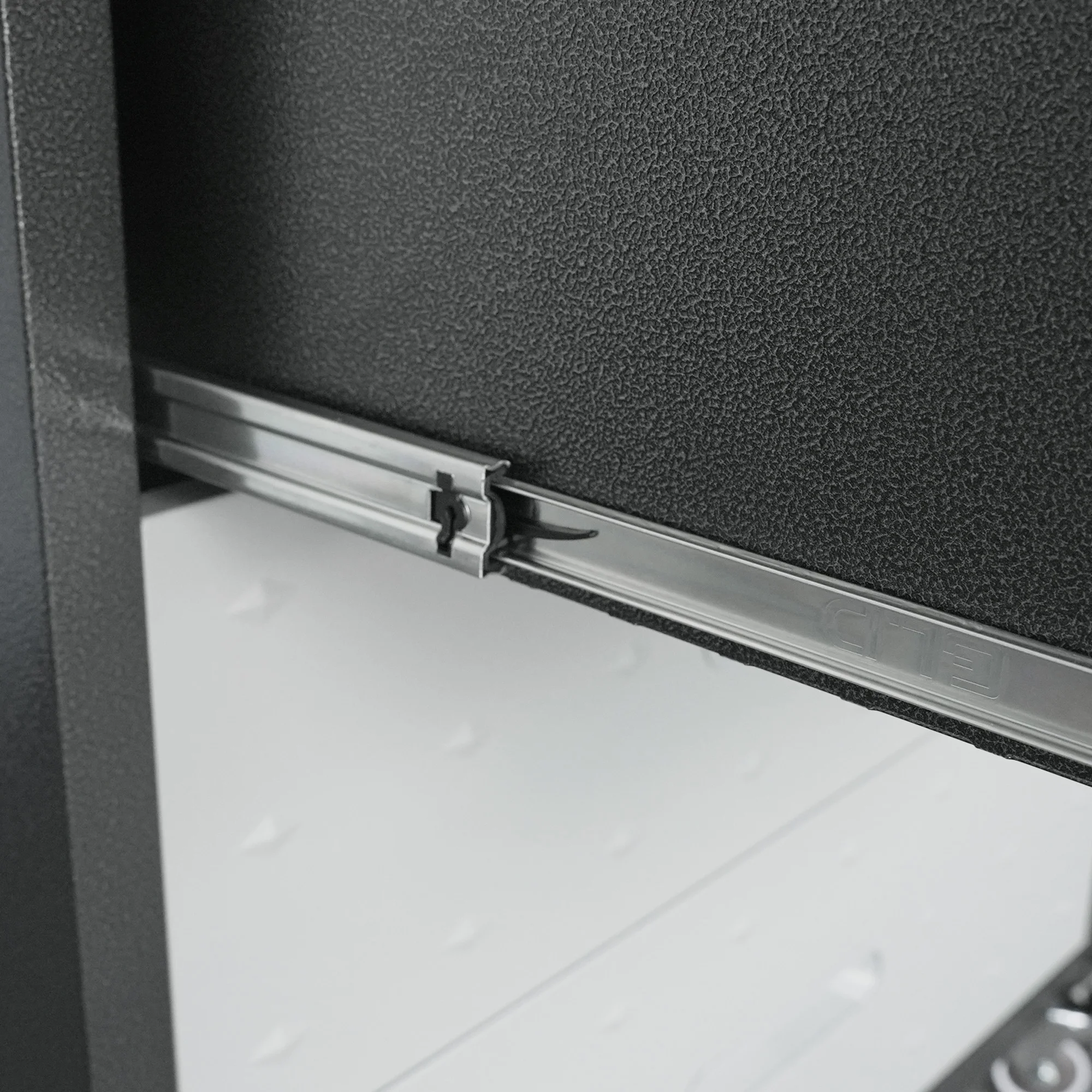 Robuster Werkzeugschrank aus Metall mit Rollen – Werkzeugschrank mit 3 Schubladen, 75 × 42 × 88 cm, schwarz/grau, für Garage, Büro und Haushalt – Detail 10