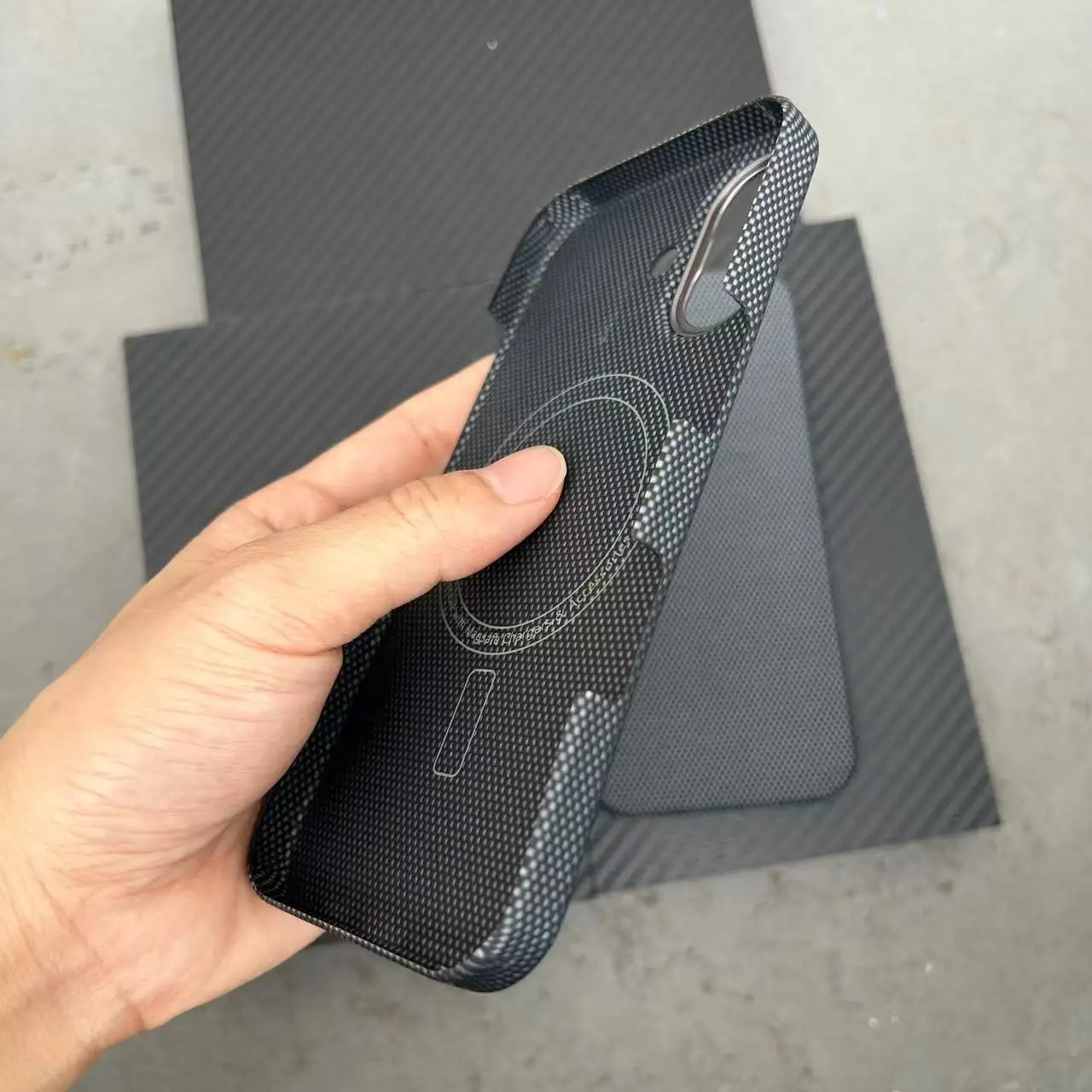 Luxury Kevlar Ultra-Thin Lightweight Phone Case with MagSafe and Anti-Bumping Protection