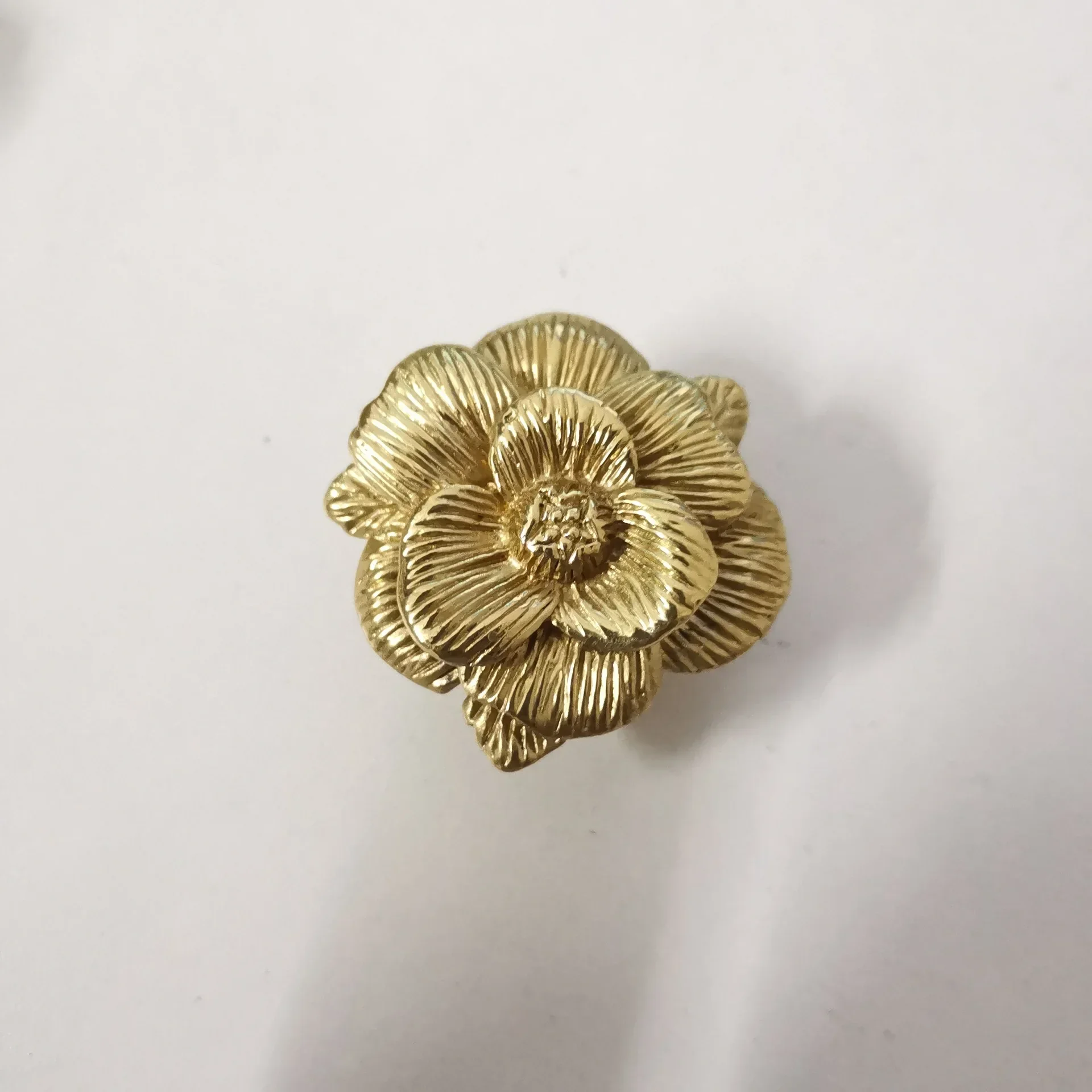 Description Picture 6 of itemRetro Brass Rose Flower Drawer Cabinet Door Handle Wardrobe Tea Caddy Jewelry Box Knob Decor Pulls Furniture Handle Hardware