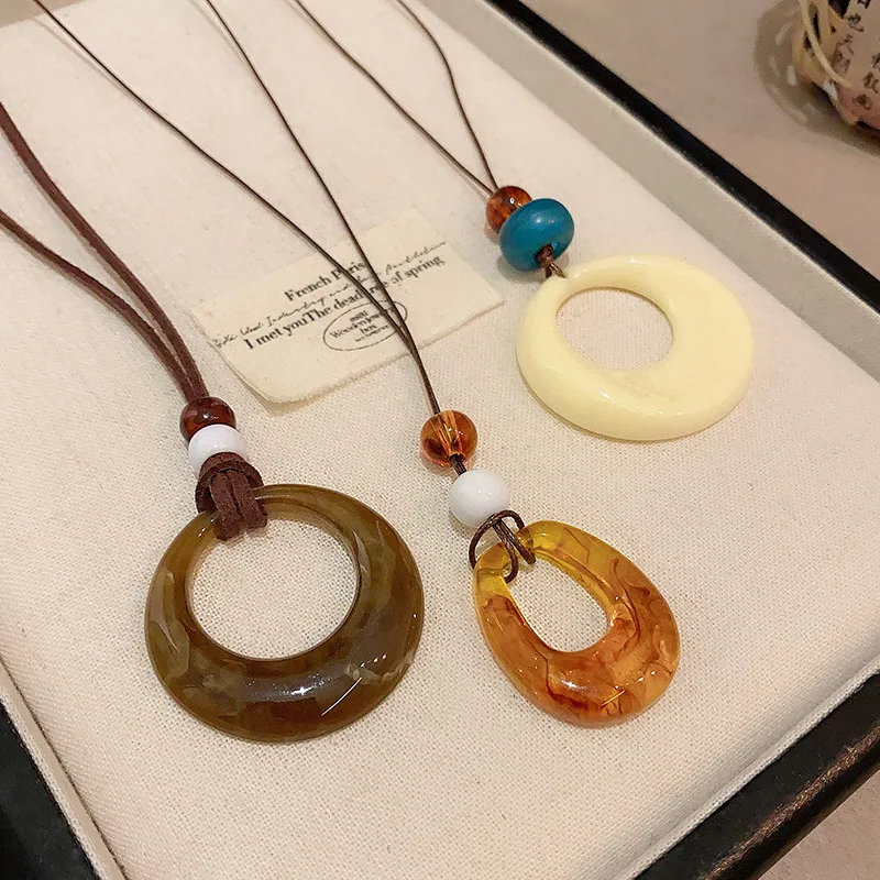 Elegant Vintage Resin Pendant Necklace - Long Rope Sweater Chain Jewelry