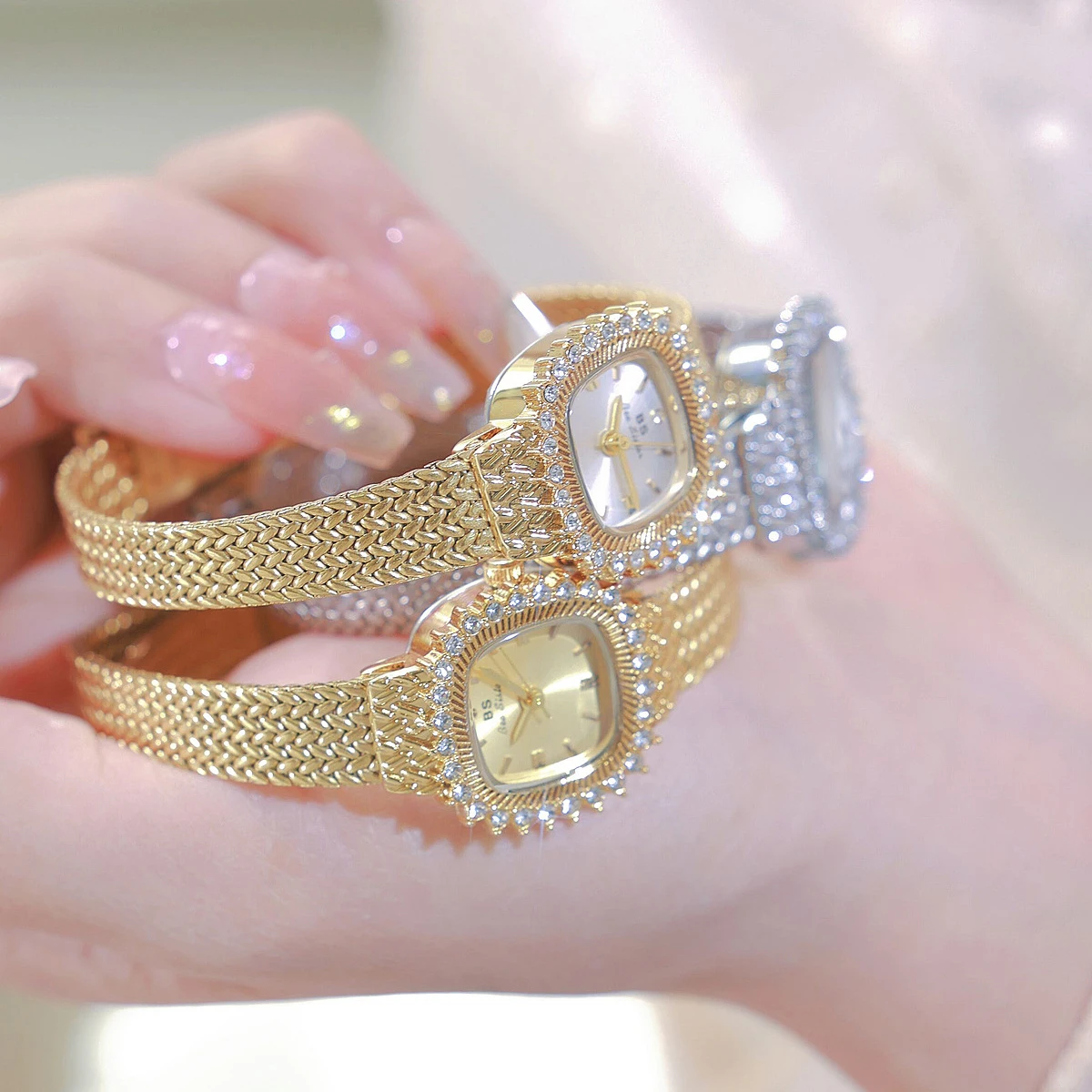 Women's Luxury Crystal Bracelet Watches Fashion Retro Gold Silver Ladies Quartz Wristwatch Mesh Alloy Female Watch Small women watches electronic watch