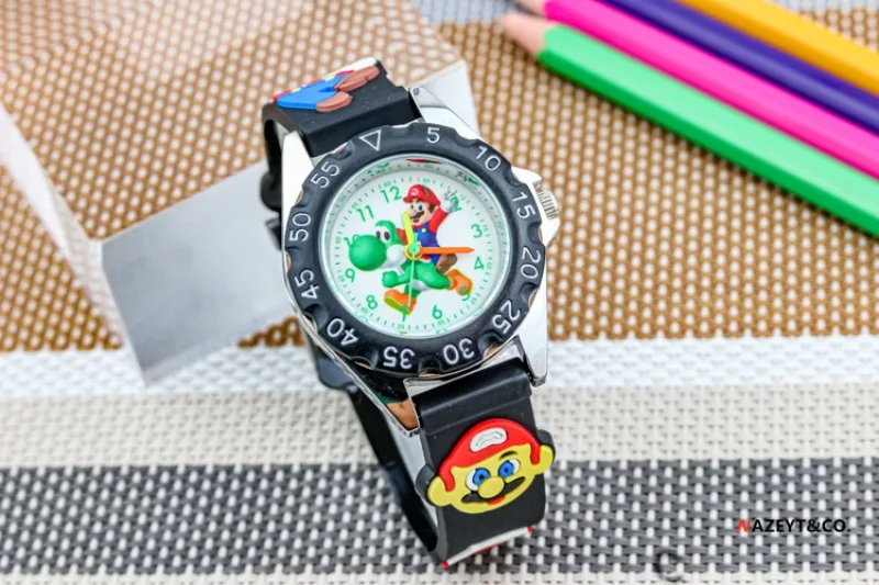 マリオ　時計　マリオブラザーズ G-SHOCK「スーパーマリオブラザーズ」腕時計、1UPキノコを獲得
