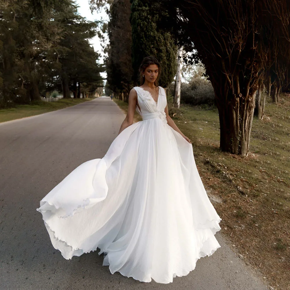 

V-Neck 3D Floral Appliques Wedding Dress Pleated A-line Wedding Gown Sleeveless Court Tulle Bridal Gown vestidos de novia