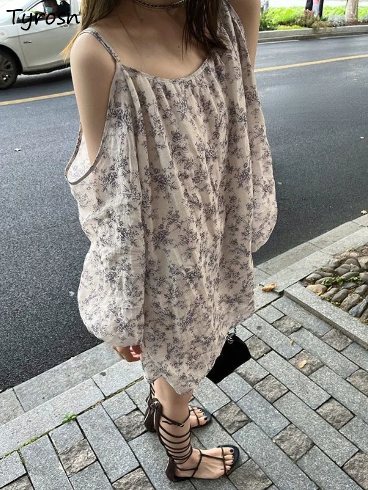 

Женское платье с открытыми плечами свободного покроя в стиле ретро