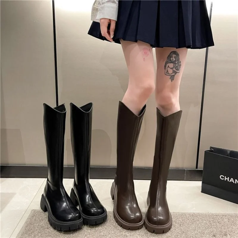 2025 New Women's Thick Sole Knee-High Riding Boots Autumn/Winter - Petite Fit V-Cut Soft Leather Long Boots, Anti-Slip  Boot