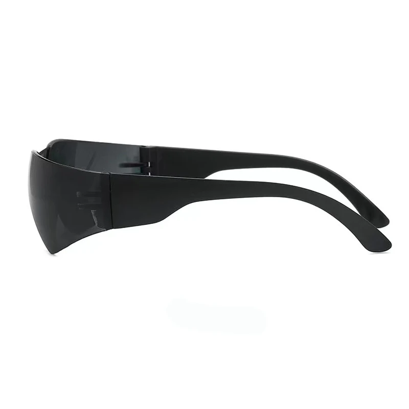 Détail des branches des lunettes anti-lumière bleue noires avec embouts en plastique et charnières métalliques