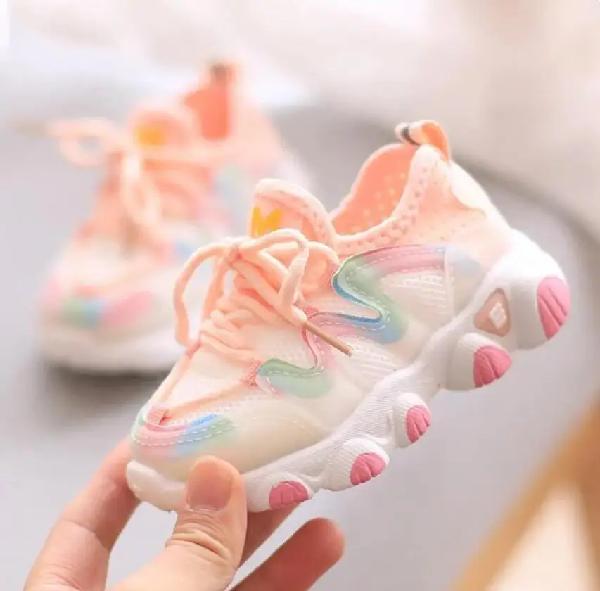 

Детская обувь для девочек 2023 розовая спортивная обувь модная сетчатая дышащая детская обувь с мягкой нескользящей подошвой Повседневные детские кроссовки для девочек
