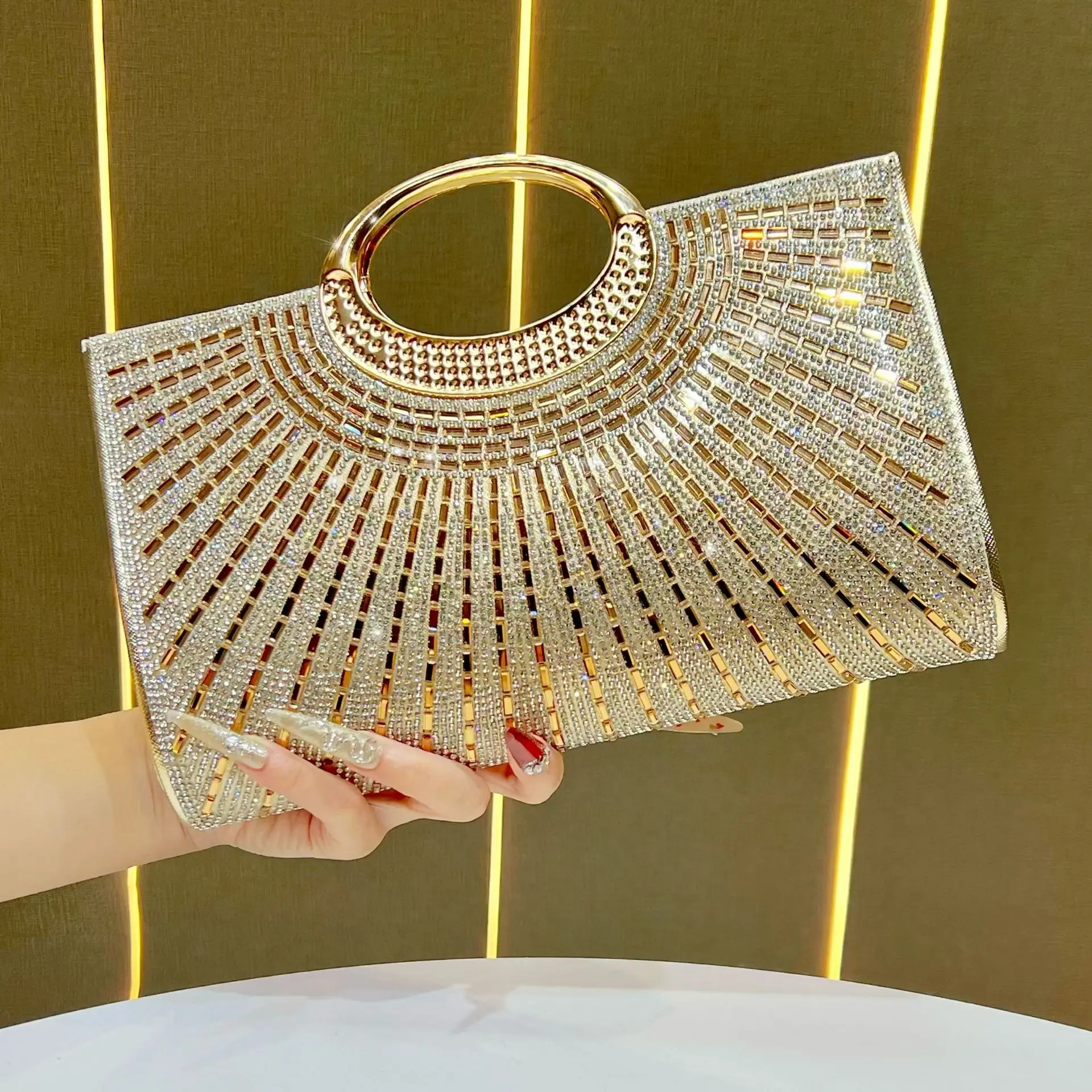 Retro Diamond Evening Clutch Bag With Chain Strap For Women_voghion.com