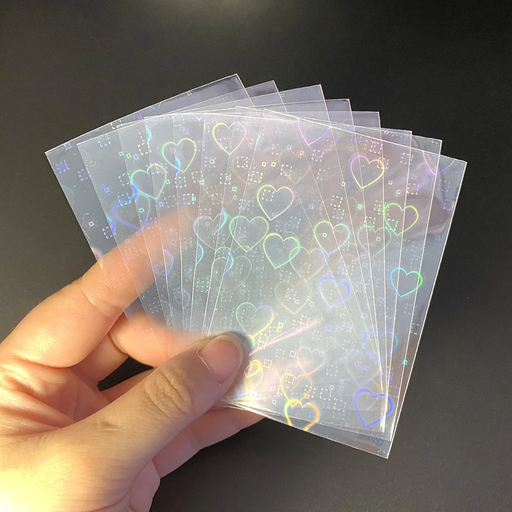 100pcs Heart-shaped Laser Flashing Card Film Holographic Idol Photo Card Sleeves Tarot Ultra Super Protector Trading Card Cover 100ct perminum k pop photo cards shinny gem rainbow stardust heart shape laser flash holographic idol cards sleeves film cover