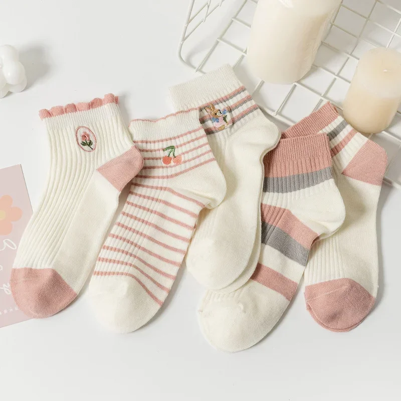 

Japanese Style Girls Sweet Socks Cartoon Cute Short Socks for Women Korean Animals Embroidery Low Cut Ankle Socks Harajuku Retro