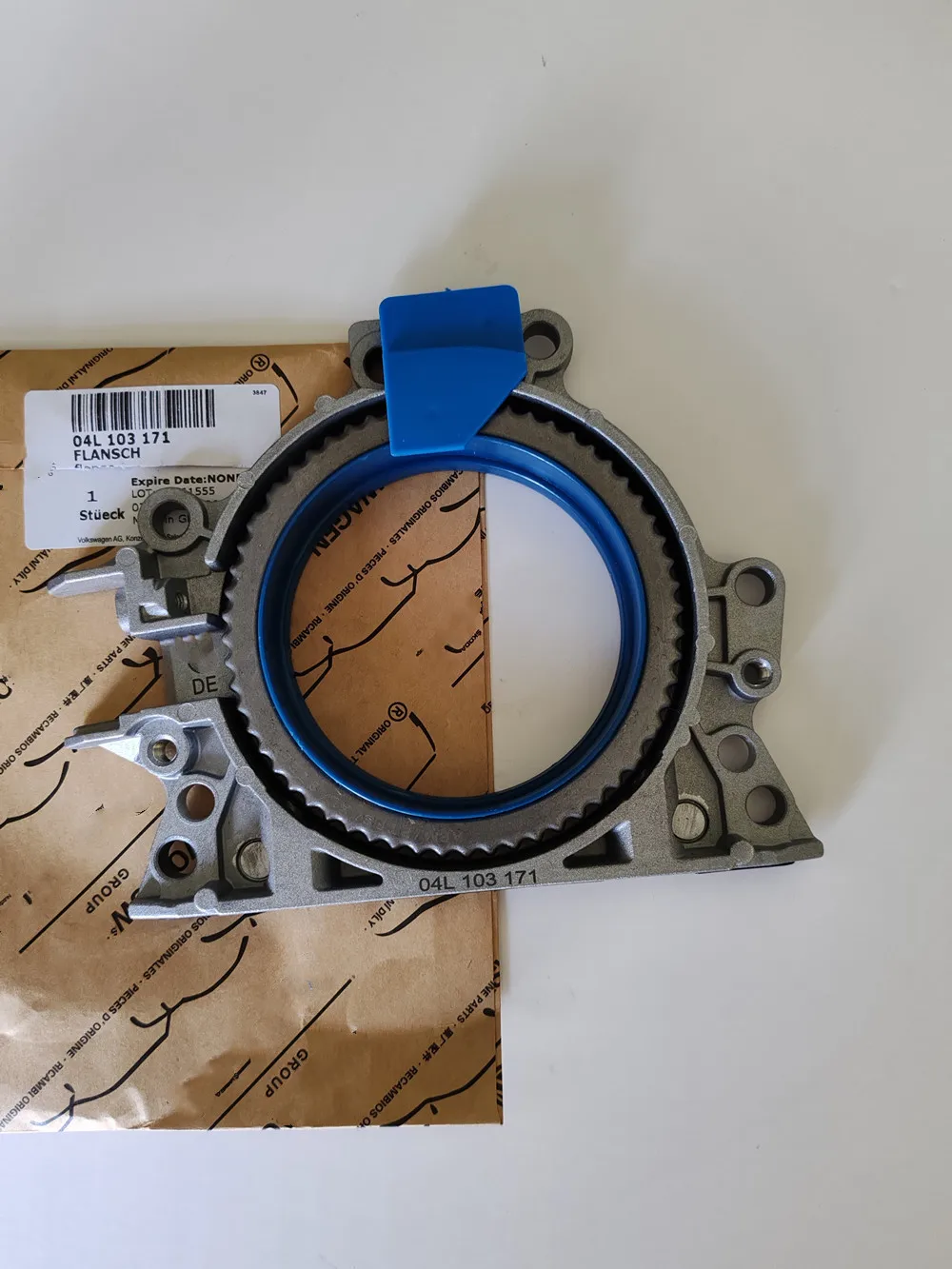 Crankshaft oil seal assembly for VW Skoda Seat Audi 1.6 TDi 2.0 tdi 4L103171 04L103170C 04L103171