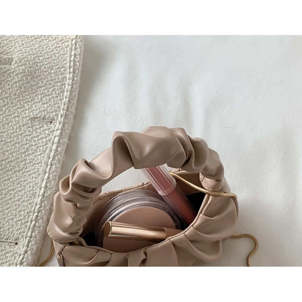 2024 Estate Nuovo Trendy Internet Rosso Versatile Monospalla Sottobraccio Alla Moda Portatile Semplice Piegato Borsa Nuvola_voghion.com