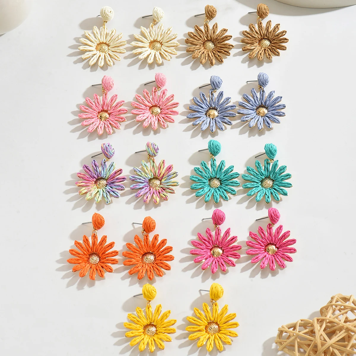 Fashion Elegant Daisy Flower Raffia Rattan Earrings for Women Bohemia Handmade Floral Pendant Earrings Summer Beach Jewelry Gift