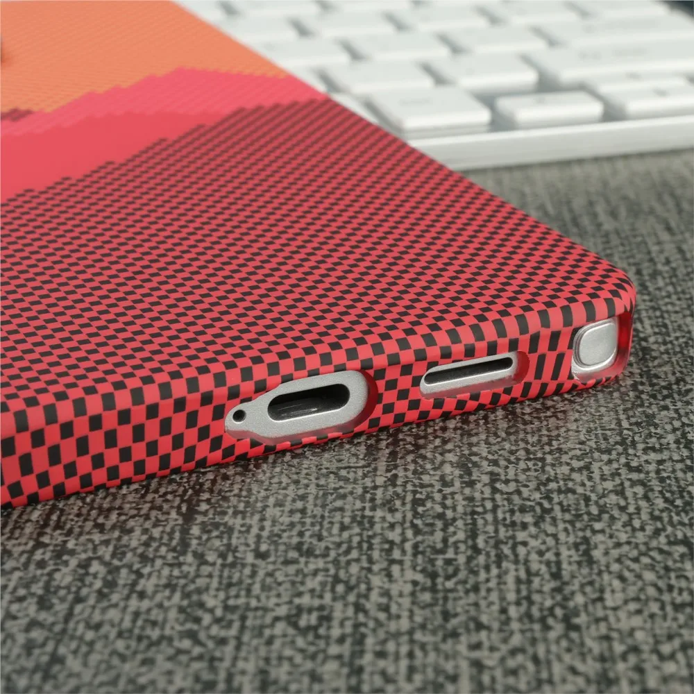 Luxurious Carbon Fiber Magnetic Armor Case with Wireless Charging Compatibility & Shockproof Protection