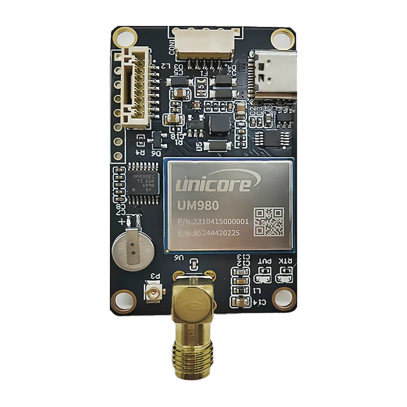 Gros plan sur le connecteur de l'antenne du module GPS UM980 RTK Haute Précision pour Relevé Topographique.