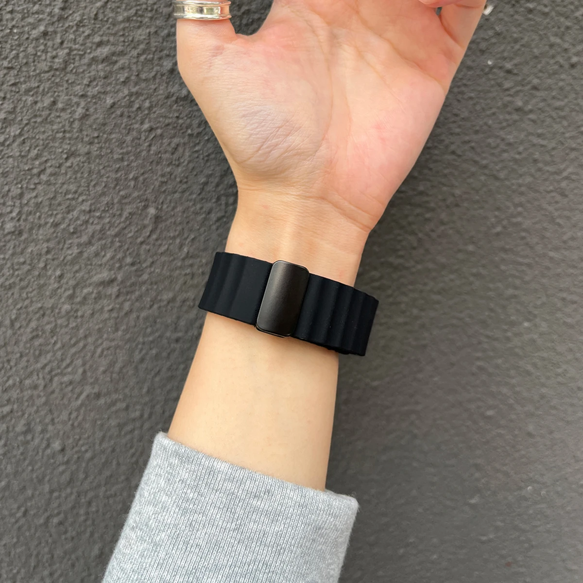 Ocean Silicone Adjustable Loop Strap – Durable and Stylish Watchband Accessory