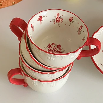 Tazza da caffè in ceramica con pizzo in rilievo sottosmalto floreale rosso vintage 1