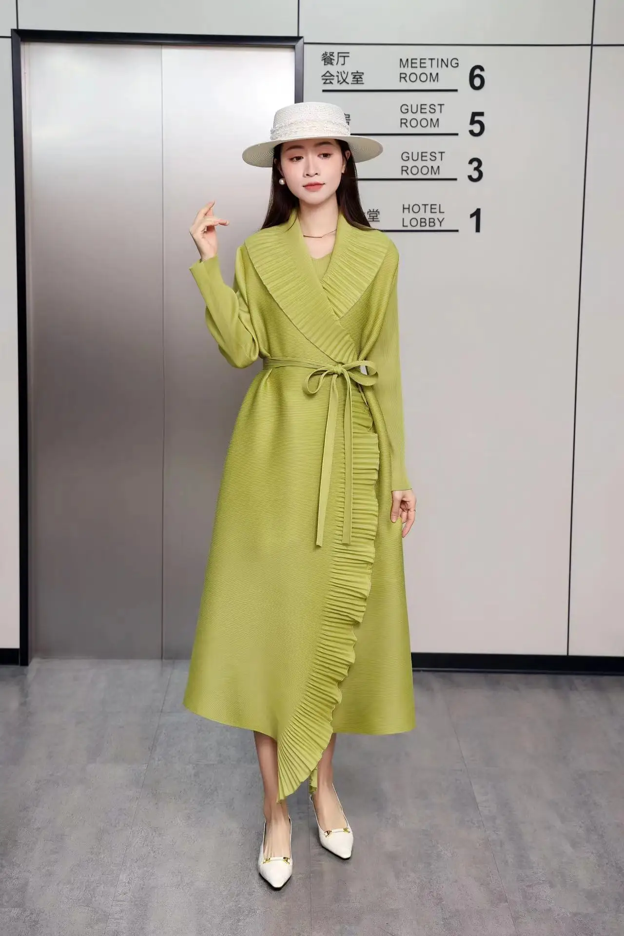 

Miyake Drawstring Slim Fit Lace Pleated Jacket Women's 2024 Autumn New Short Solid Color Fashion Top Cardigan Long Skirt