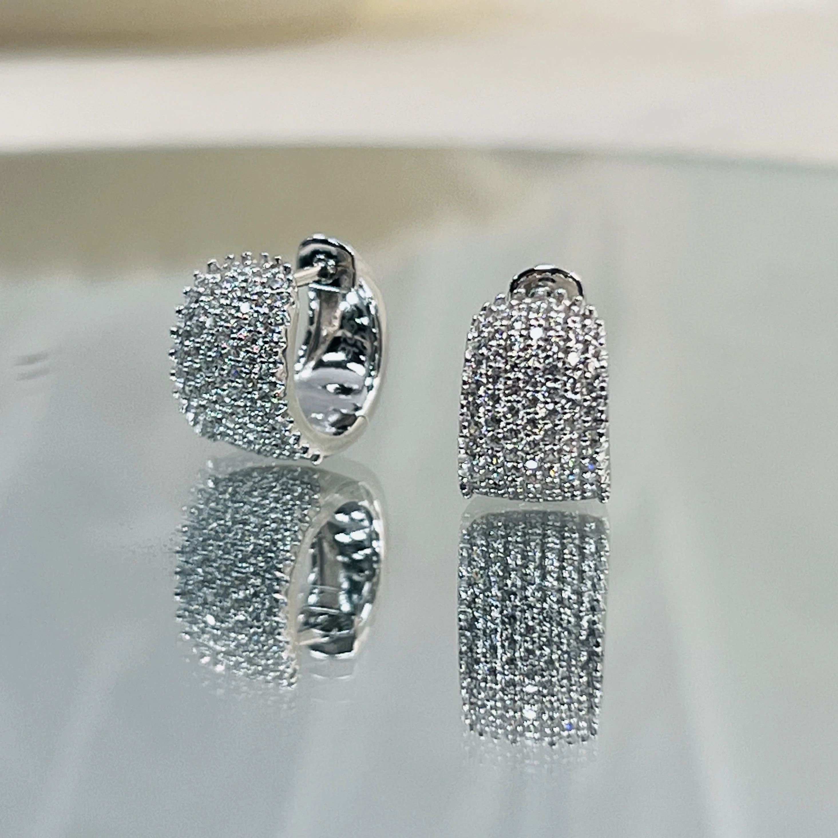 Orecchini in argento sterling con zirconi cubici color verde