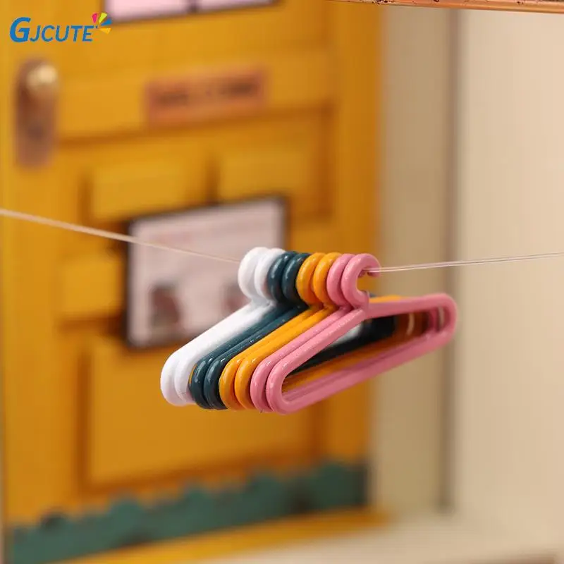 

2 шт., металлическая вешалка для кукольного домика, в масштабе 1:12/1:6