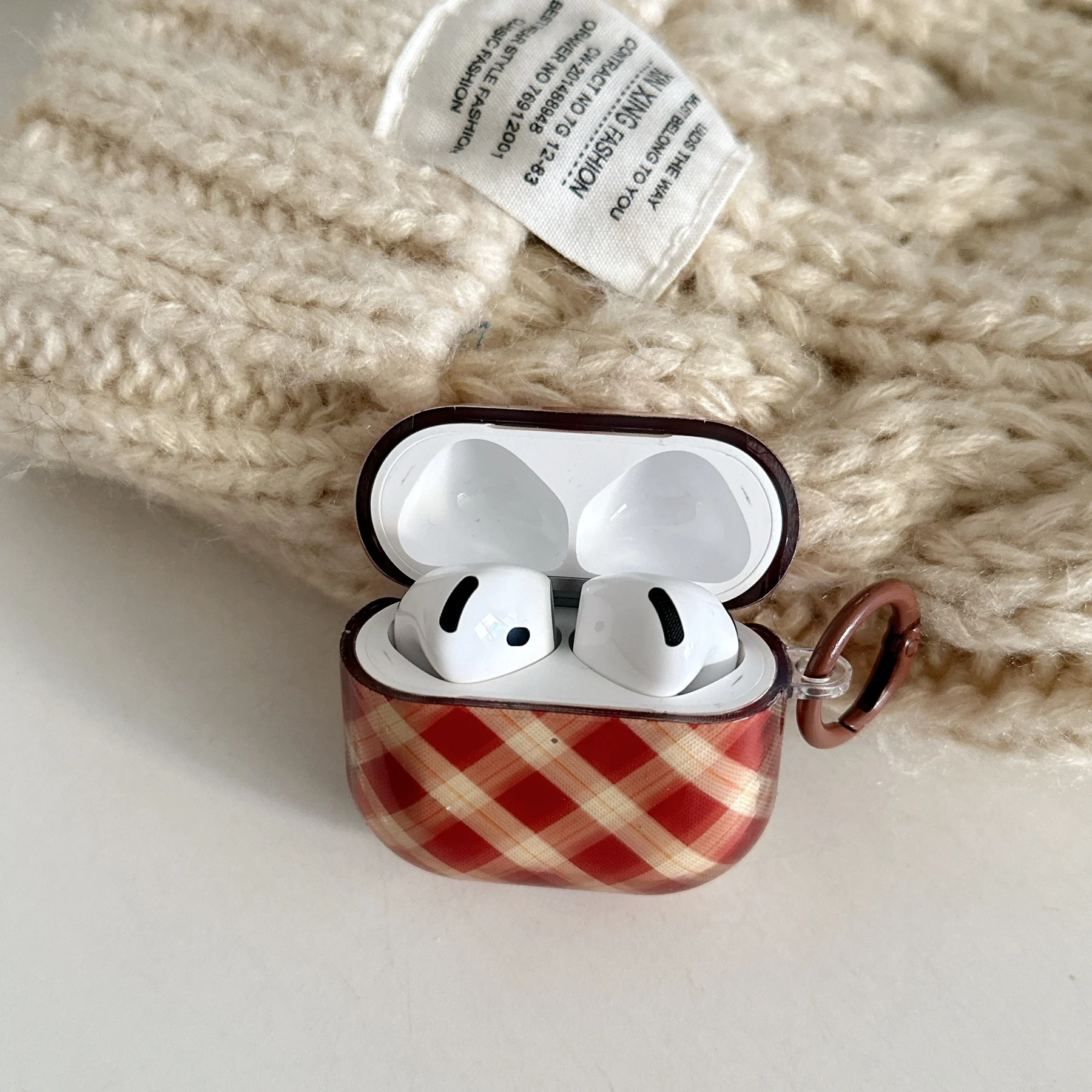 Retro Red Argyle Diamond-Pattern Transparent Protective Earphone Case