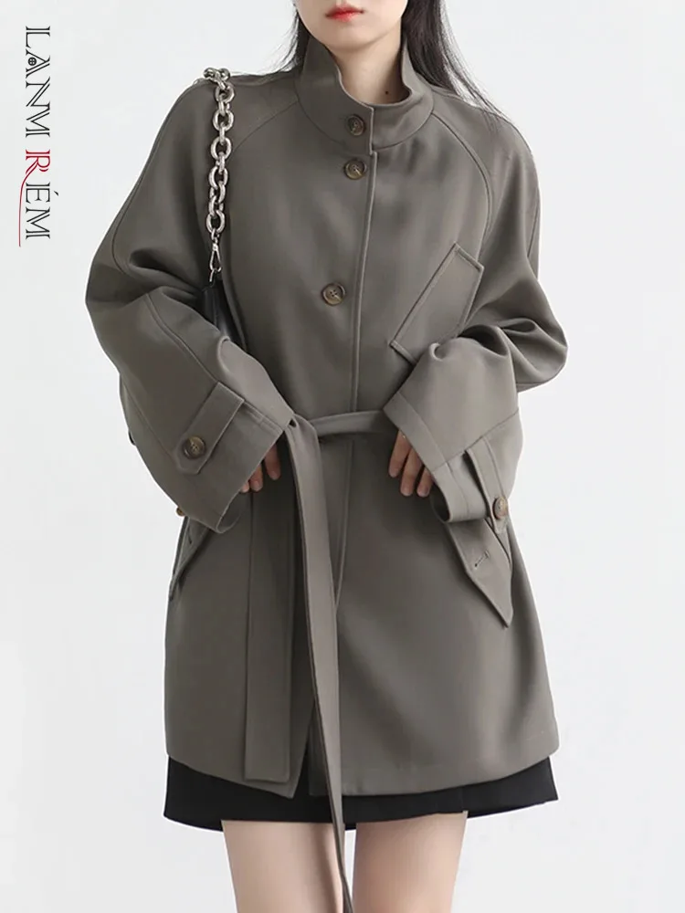 

[LANMREM] Lace-up Gathered Waist Trench For Women Stand Collar Single Breasted Windbreaker Fashion Tide Spring 2024 New 26D8372