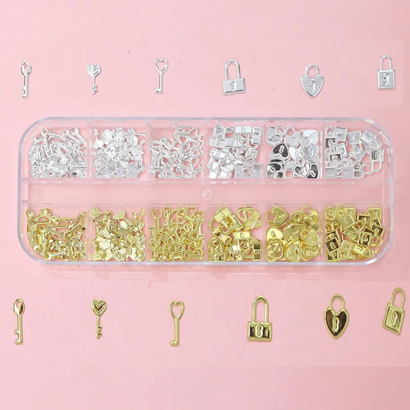 Kit com 12 peças de enfeites metálicos 3D para unhas, incluindo coroa, chave dourada e prateada, coração e laços. Tamanhos de 4 a 7 mm._voghion.com