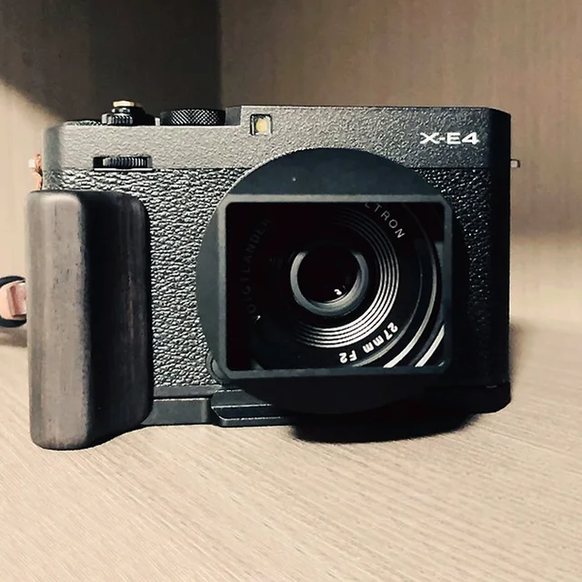 Voigtländer COLOR-SKOPAR 18mm Squarehood Voigtländer COLOR-SKOPAR 18mm Squarehood Metal Square Lens