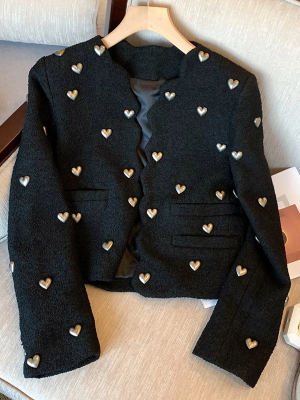 

Женская винтажная куртка Clothland, черный укороченный Топ с длинным рукавом и пуговицами в форме сердца, женское шикарное пальто CB057