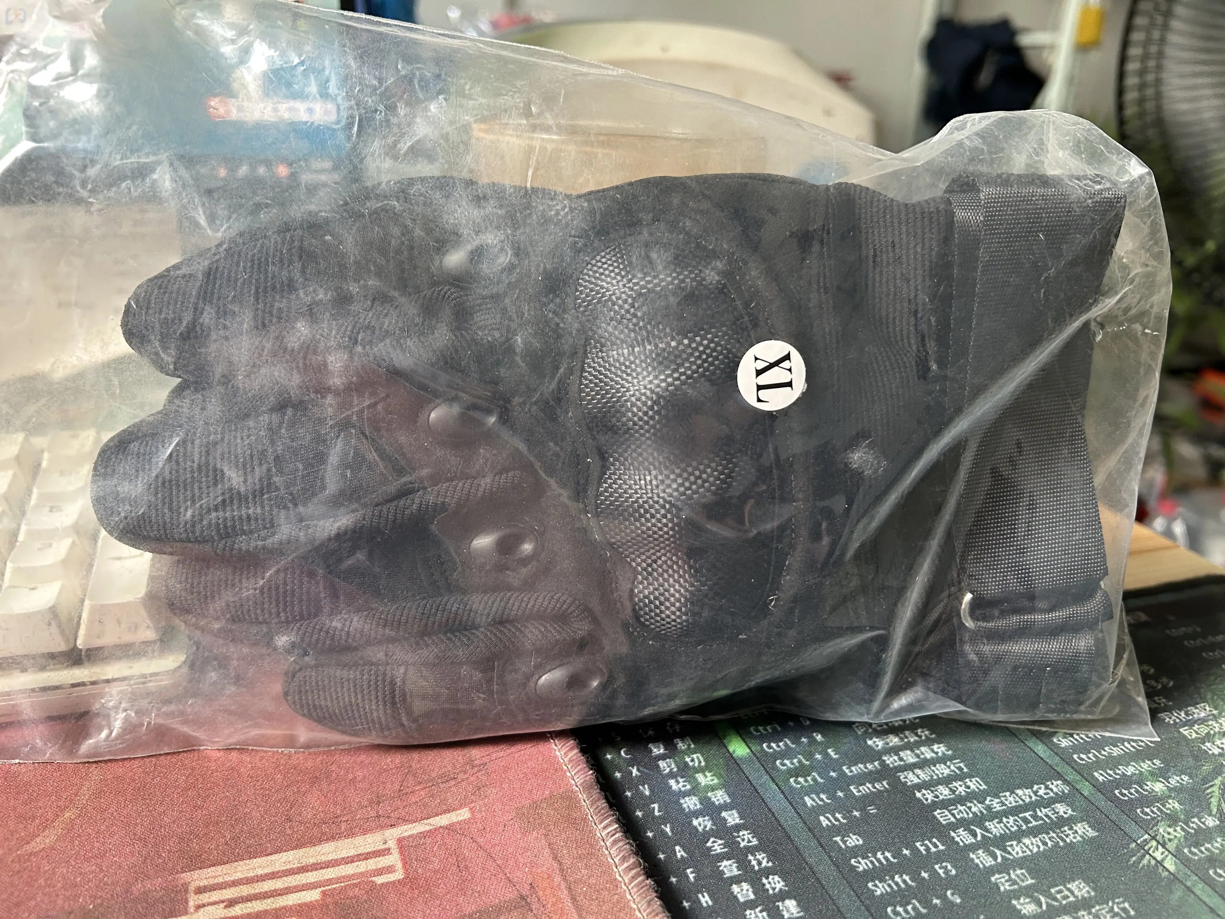 Secure Men's Tactical Gloves with Armor Protection for Enhanced Comfort