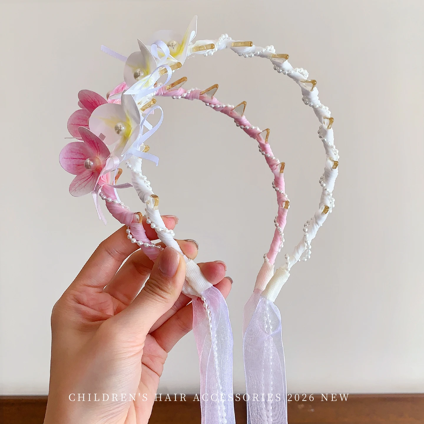 Pastellrosa Blumen-Perlen-Quasten-Stirnband Rutschfestes Haarband mit Zähnen für Mädchen Kleinkinder Kinder Frühling Geburtstag Party Haaraccessoires – Detail 6