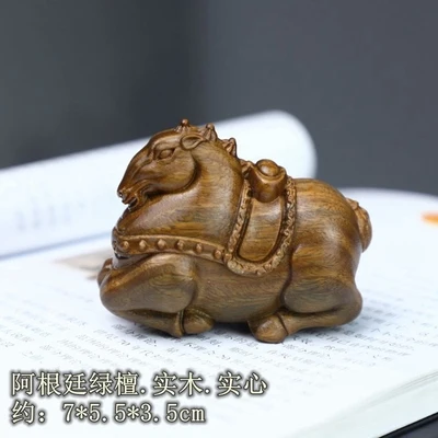 

Exquisite green sandalwood carving Yuan BMW zodiac small ornaments