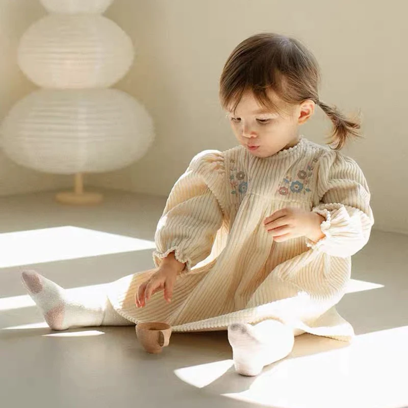 아동복 귀여운 인형 칼라 코듀로이 원피스 용수철, 자수 꽃 원피스, 소녀 원피스, 가을 신상