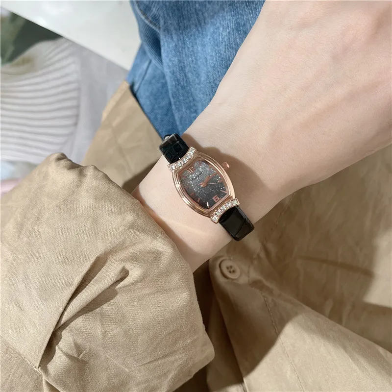 

Retro Rectangle Quartz Digital Luxury Dial Casual Wrist Watch Leather Strap Fashionable Clock Waterproof Wristwatch for Women