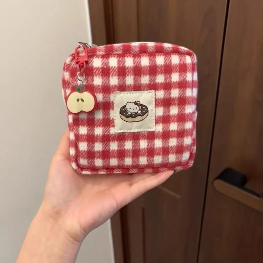 귀여운 헬로 키티 빨간색 체크 무늬 대용량 메이크업 가방 카와이 펜던트 애플 립스틱 카메라 휴대용 보관 가방 여자 여자