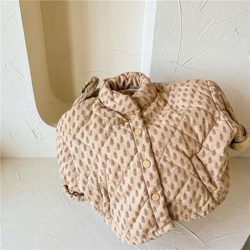 thumbnail image 1 of 2025 nuevo abrigo de invierno de estilo coreano para niños, Chaqueta de algodón acolchada gruesa, prendas de vestir cálidas para niños pequeños con estampado bonito para Otoño Invierno, 1 of 6