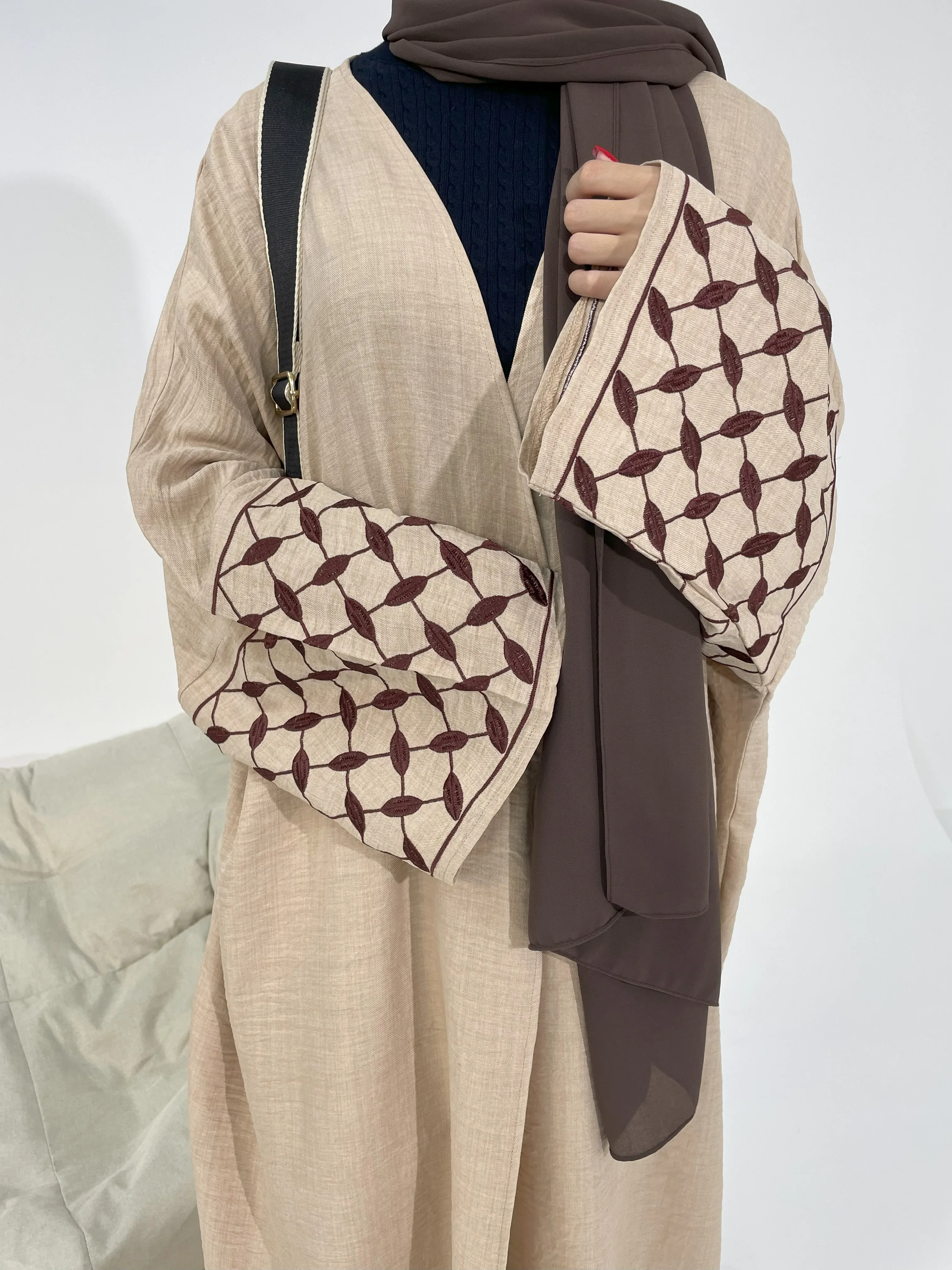 شال عباية كلاسيكي بلون سادة أنيق كاجوال ومتواضع وب...