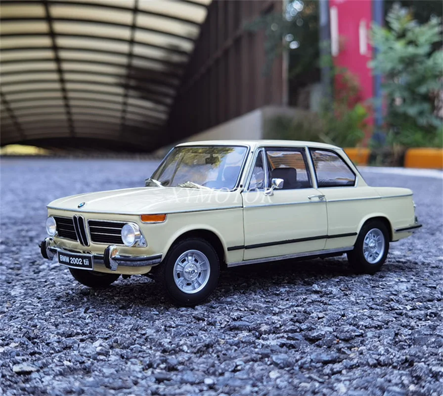 

Kyosho 1/18 For BMW 2002 Tii Diecast model Car Toys Hobby Gifts Collection Display White/Yellow/Orange/Silver/Mi