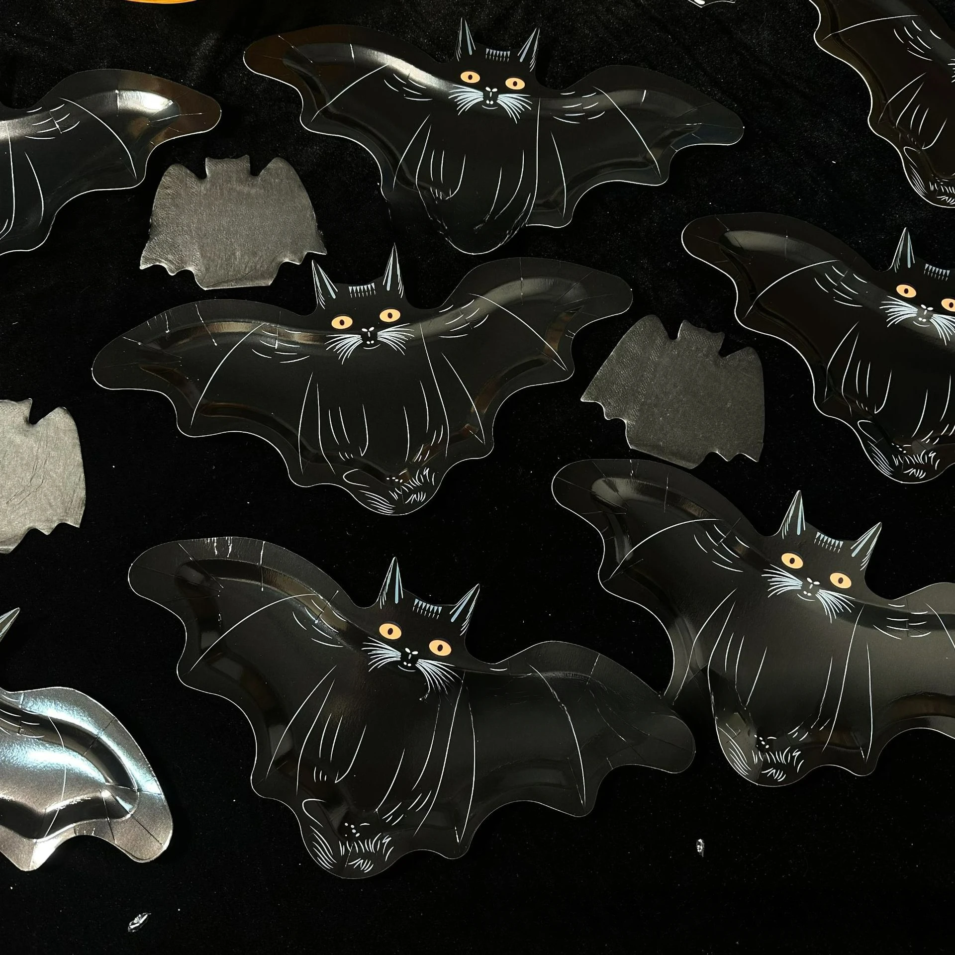 16 bat paper plates, Halloween black bat black cat disposable paper plates, Halloween birthday party supplies
