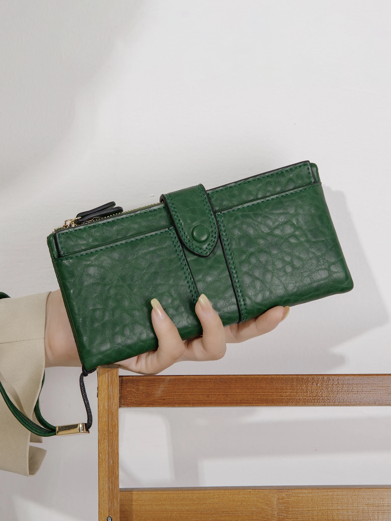 여성폴드지갑 여성용 접이식 휴대용 지갑, 여성용 짧은 동전 지갑, 패션 귀여운 활 클러치 백, PU 가죽 품질, 여성용 카드홀더 지갑 10 레트로 미니멀리스트 버클 더블 폴드 여성용 지갑, 듀얼 ID ID ID 창 및 손목 스트랩 포함 장지갑