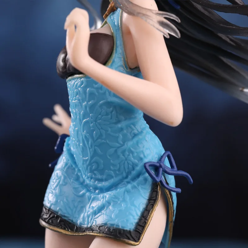 Snow is wearing blue clothes