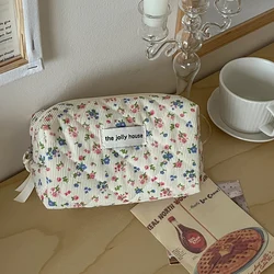 Vintage Floral Quilted Cotton Tote Makeup Bag - Portable Cosmetic Storage Handbag & Travel Organizer (Small)
